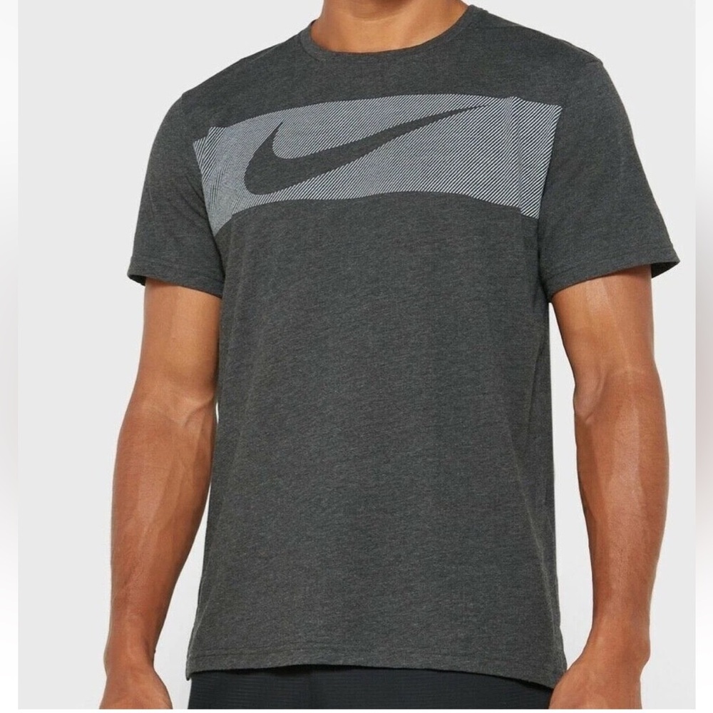 Nike Men’s Dri-fit Breathe Graphic T-shirt XL
